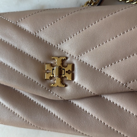Tory Burch Kira Chevron Quilted Leather Chain Crossbody Bag Desert Dune - Picture 15 of 16